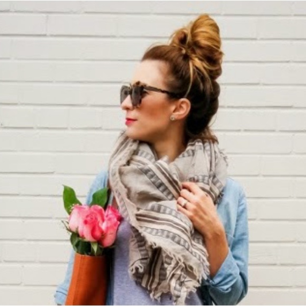Wilfred Cream and Black Striped Scarf